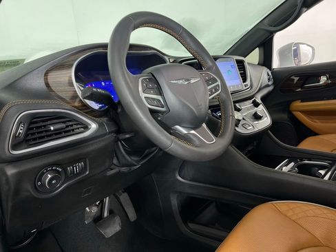 Used 2022 Chrysler Pacifica Pinnacle image 23