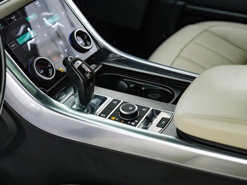 Used 2019 Land Rover Range Rover Sport Supercharged image 24