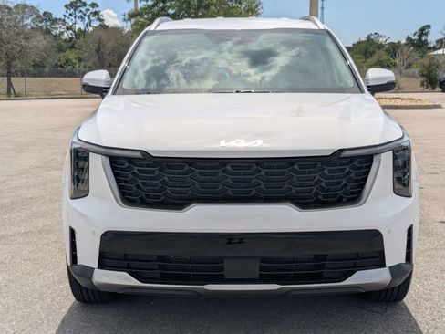 Certified 2025 Kia Sorento S AWD/4WD image 2