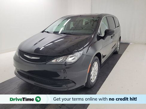 Used 2023 Chrysler Voyager LX FWD image 1