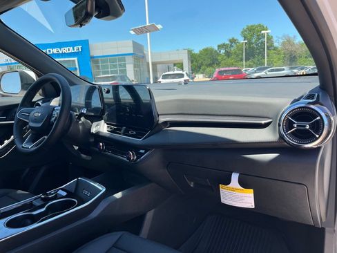 New 2026 Chevrolet Equinox LT w/ Convenience Package II FWD image 18