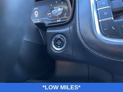 Used 2023 GMC Yukon XL SLT image 17