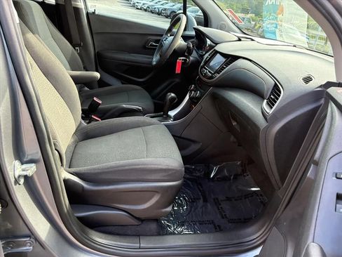 Used 2020 Chevrolet Trax LS w/ Tint and Cruise Package FWD image 15