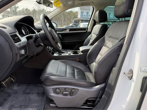 Used 2016 Volkswagen Touareg Executive image 12