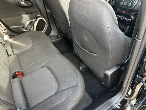 Used 2017 Jeep Renegade Latitude AWD/4WD image 31