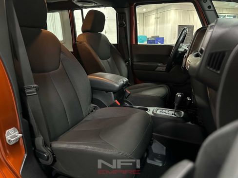 Used 2014 Jeep Wrangler Unlimited Sport w/ Connectivity Group AWD/4WD image 38