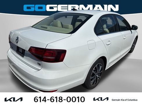 Used 2017 Volkswagen Jetta SE FWD image 4