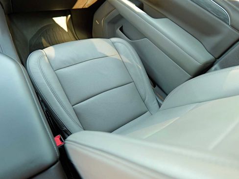 Used 2021 GMC Yukon XL SLT w/ SLT Luxury Plus Package image 27