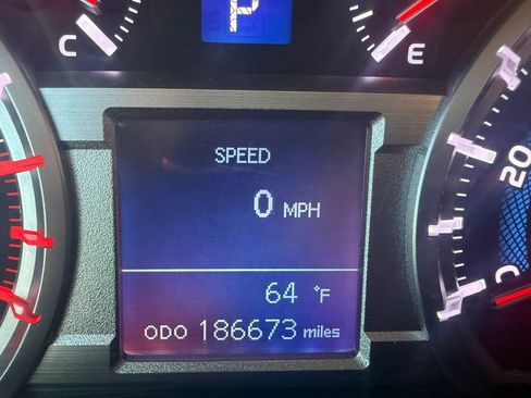 Used 2018 Toyota 4Runner SR5 AWD/4WD image 8
