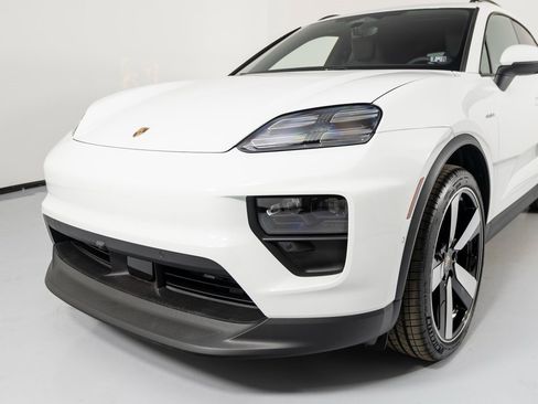 New 2025 Porsche Macan 4 Electric image 16