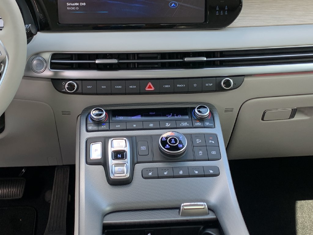 Used 2024 Hyundai Palisade Limited AWD/4WD image 18