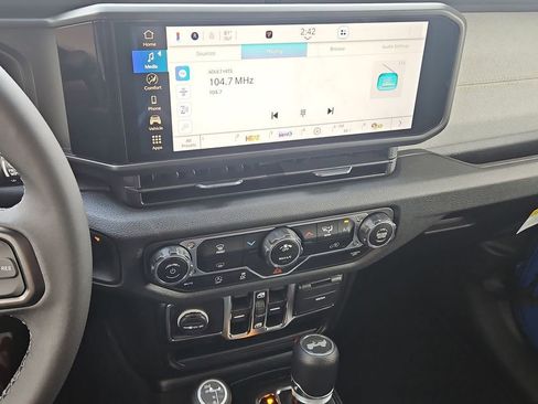 Used 2025 Jeep Wrangler Sport S image 21