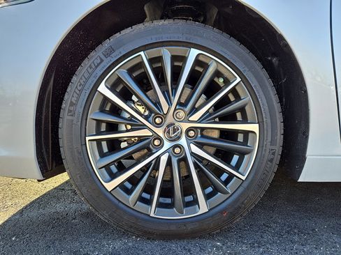 New 2025 Lexus ES 300h w/ Premium Package image 5