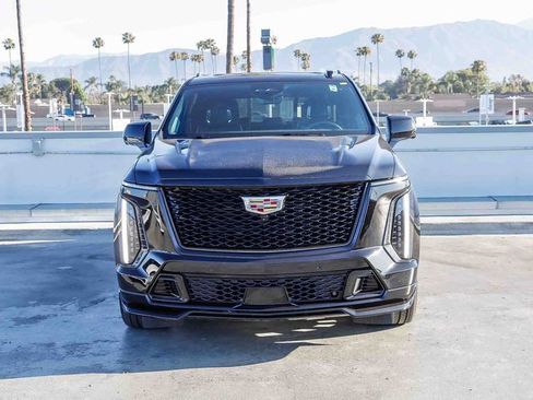 Used 2025 Cadillac Escalade V AWD/4WD image 3