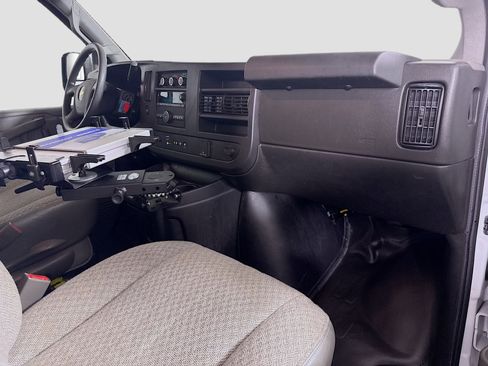 Used 2021 Chevrolet Express 2500 RWD image 25