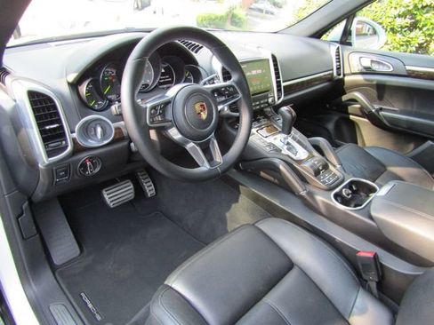 Used 2017 Porsche Cayenne S Platinum image 12