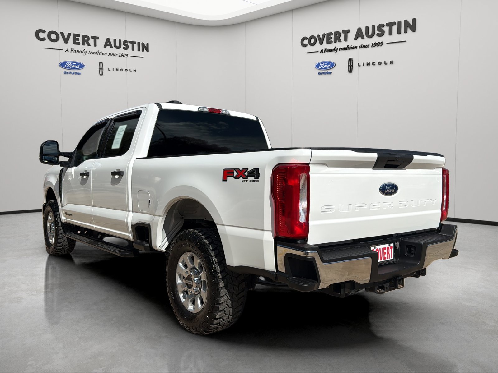 Used 2024 Ford F250 XLT w/ FX4 Off-Road Package AWD/4WD image 3