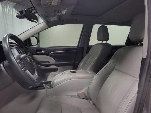 Used 2016 Toyota Highlander Limited w/ Driver Technology Package FWD image 15