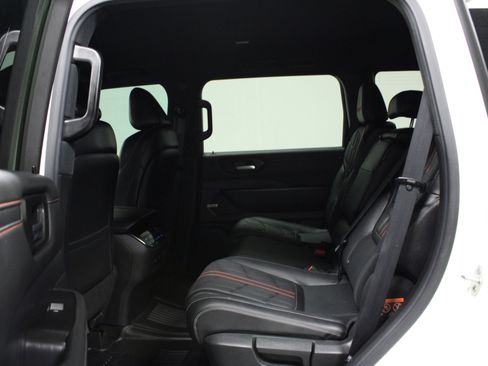 Used 2025 Nissan Armada PRO-4X AWD/4WD image 13