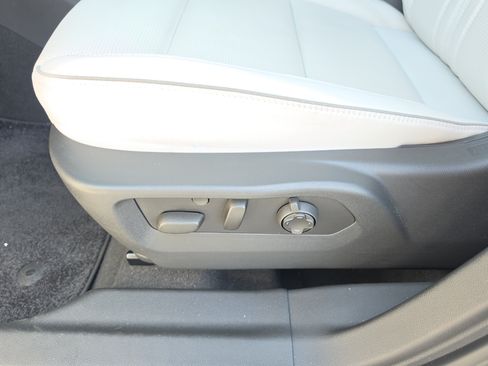 Certified 2025 Buick Envision Avenir AWD/4WD image 16