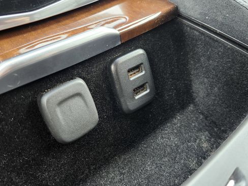 Used 2018 Cadillac Escalade Luxury image 31