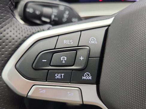 New 2025 Volkswagen Tiguan SE R-Line image 13