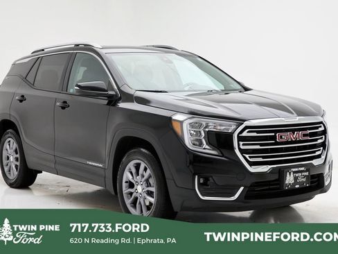 Used 2024 GMC Terrain SLT image 1