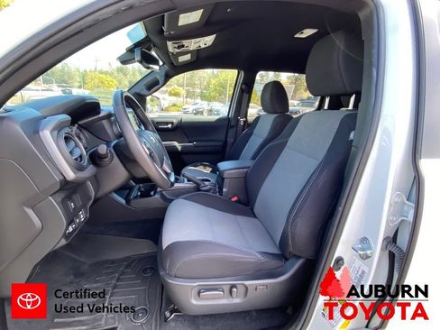 Certified 2022 Toyota Tacoma TRD Off-Road AWD/4WD image 34