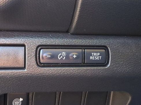 Used 2024 Nissan Frontier SV w/ Technology Package AWD/4WD image 23