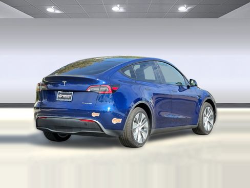 Used 2020 Tesla Model Y Long Range image 9