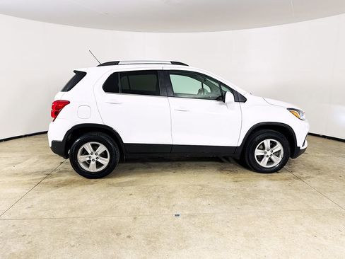 Used 2017 Chevrolet Trax LT AWD/4WD image 9
