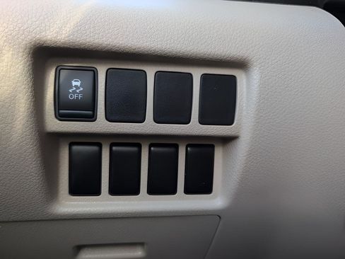 Used 2011 Nissan Quest S image 19