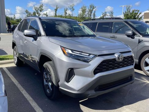 Used 2022 Toyota RAV4 XLE AWD/4WD image 1