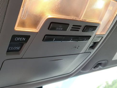 Used 2017 Toyota Highlander Limited AWD/4WD image 23