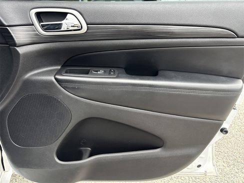 Used 2019 Jeep Grand Cherokee Altitude image 33