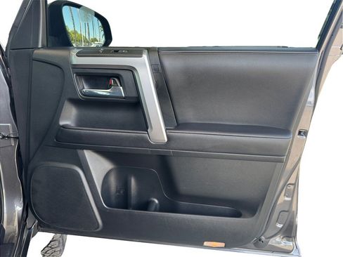 Used 2022 Toyota 4Runner SR5 AWD/4WD image 21