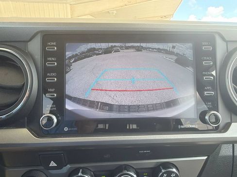 Used 2020 Toyota Tacoma SR5 AWD/4WD image 22
