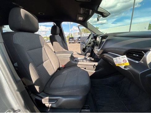 Used 2023 Chevrolet Traverse LT w/ LPO, Floor Liner Package AWD/4WD image 6