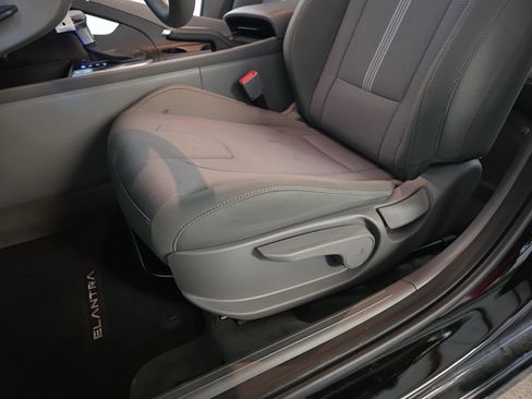Used 2025 Hyundai Elantra SE image 26