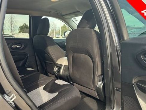 Used 2014 Jeep Cherokee Latitude w/ Comfort/Convenience Group image 10