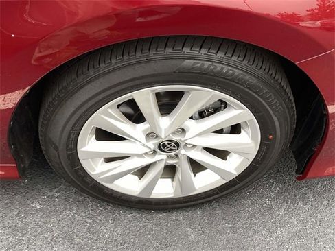 Used 2021 Toyota Camry LE image 10