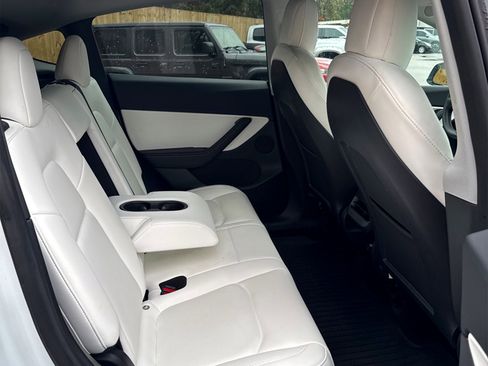 Used 2021 Tesla Model Y Long Range image 30