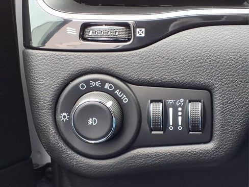 Used 2020 Jeep Cherokee Latitude Plus image 23