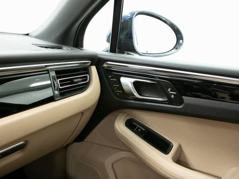 Certified 2023 Porsche Macan image 24