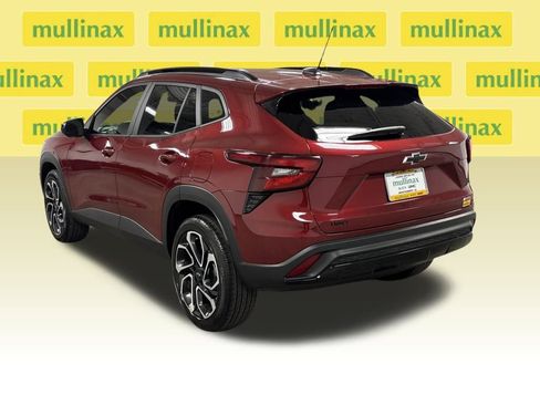 Used 2025 Chevrolet Trax RS w/ Driver Confidence Package image 23