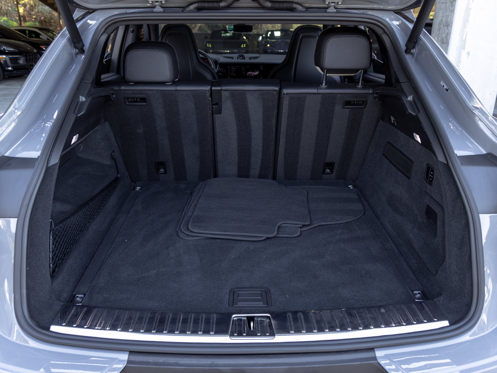 Certified 2024 Porsche Cayenne Coupe AWD/4WD image 44