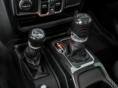Used 2021 Jeep Gladiator Sport AWD/4WD image 29
