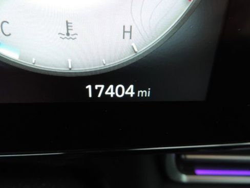 Used 2021 Hyundai Elantra Limited image 26