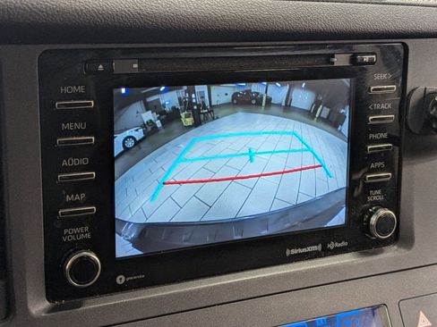 Used 2020 Toyota Sienna SE image 29