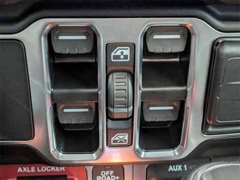 New 2025 Jeep Gladiator Mojave image 26